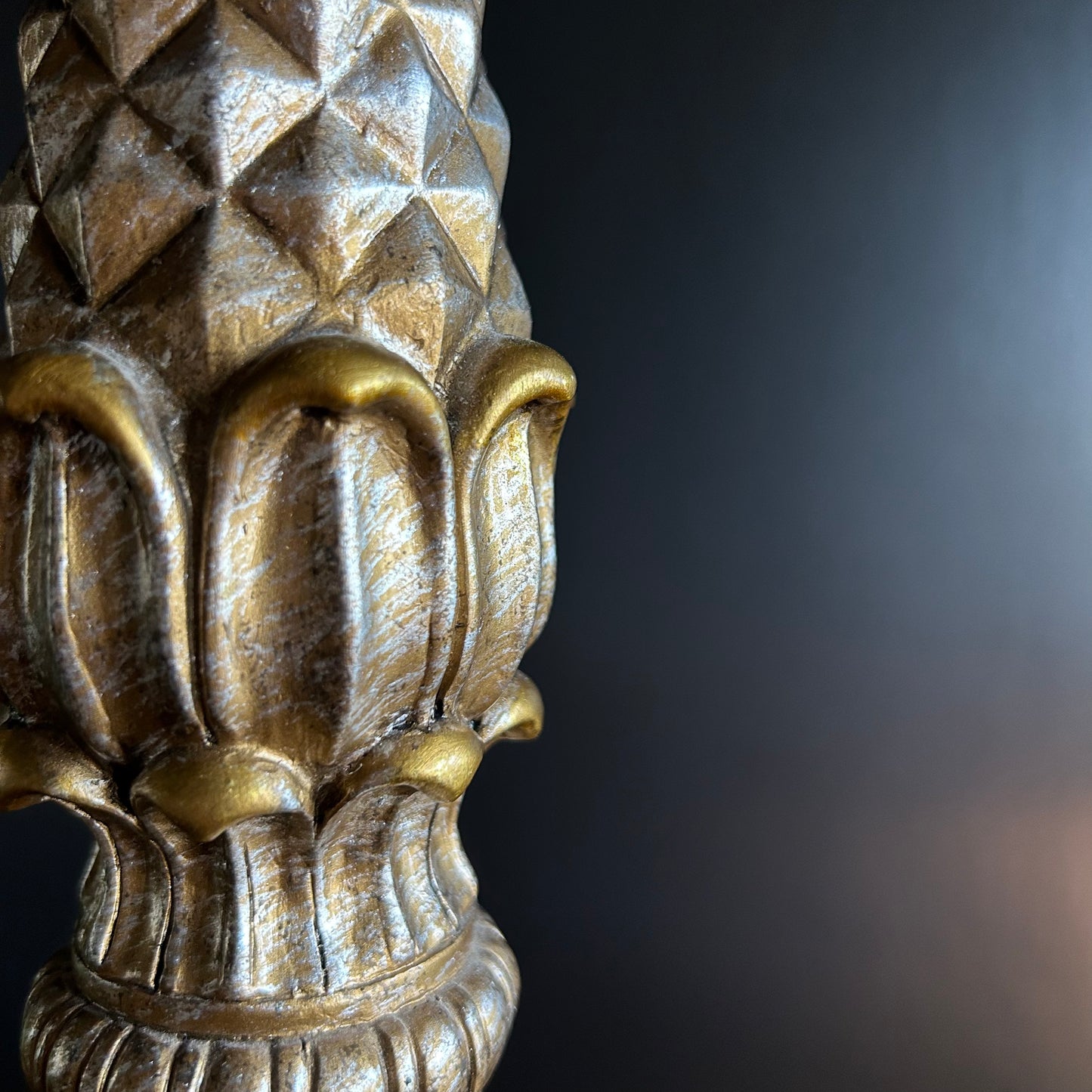 pineapple columnar lamp