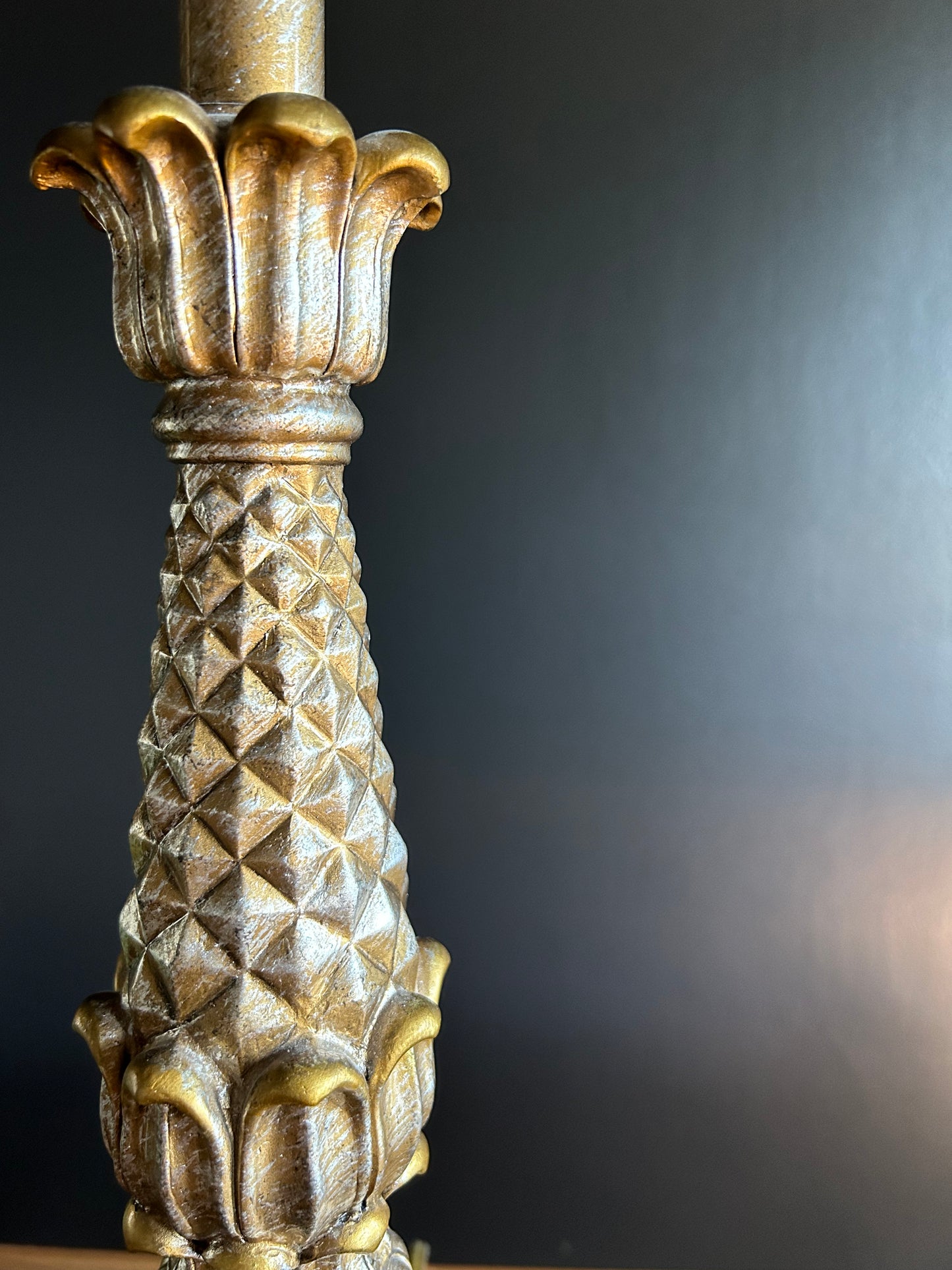 pineapple columnar lamp